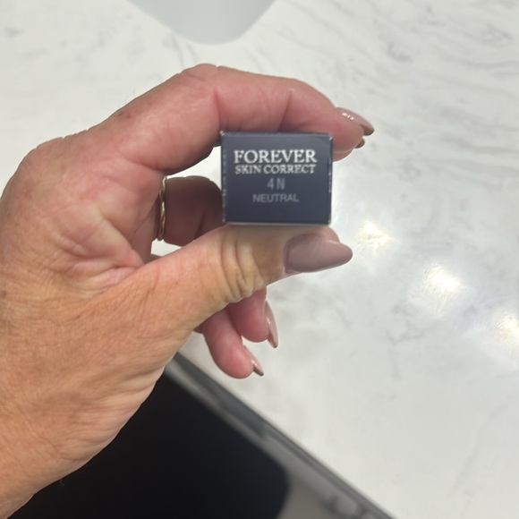 Christian Dior Forever Skin Correct concealer in shade 4N - Picture 2 of 4